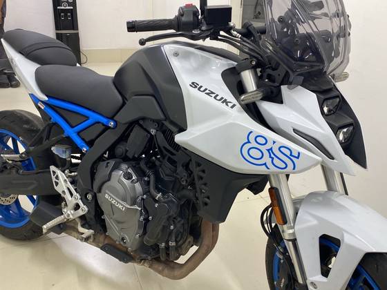 SUZUKI GSX-8S SUZUKI GSX-8S